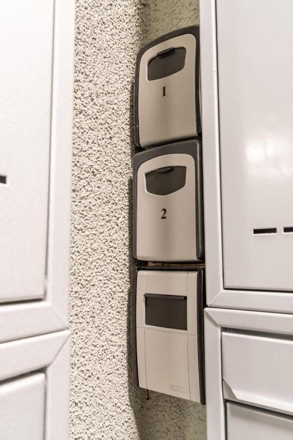 Studio Brand New Apartment #28 In New Building With Free Parking In City Center プラハ エクステリア 写真
