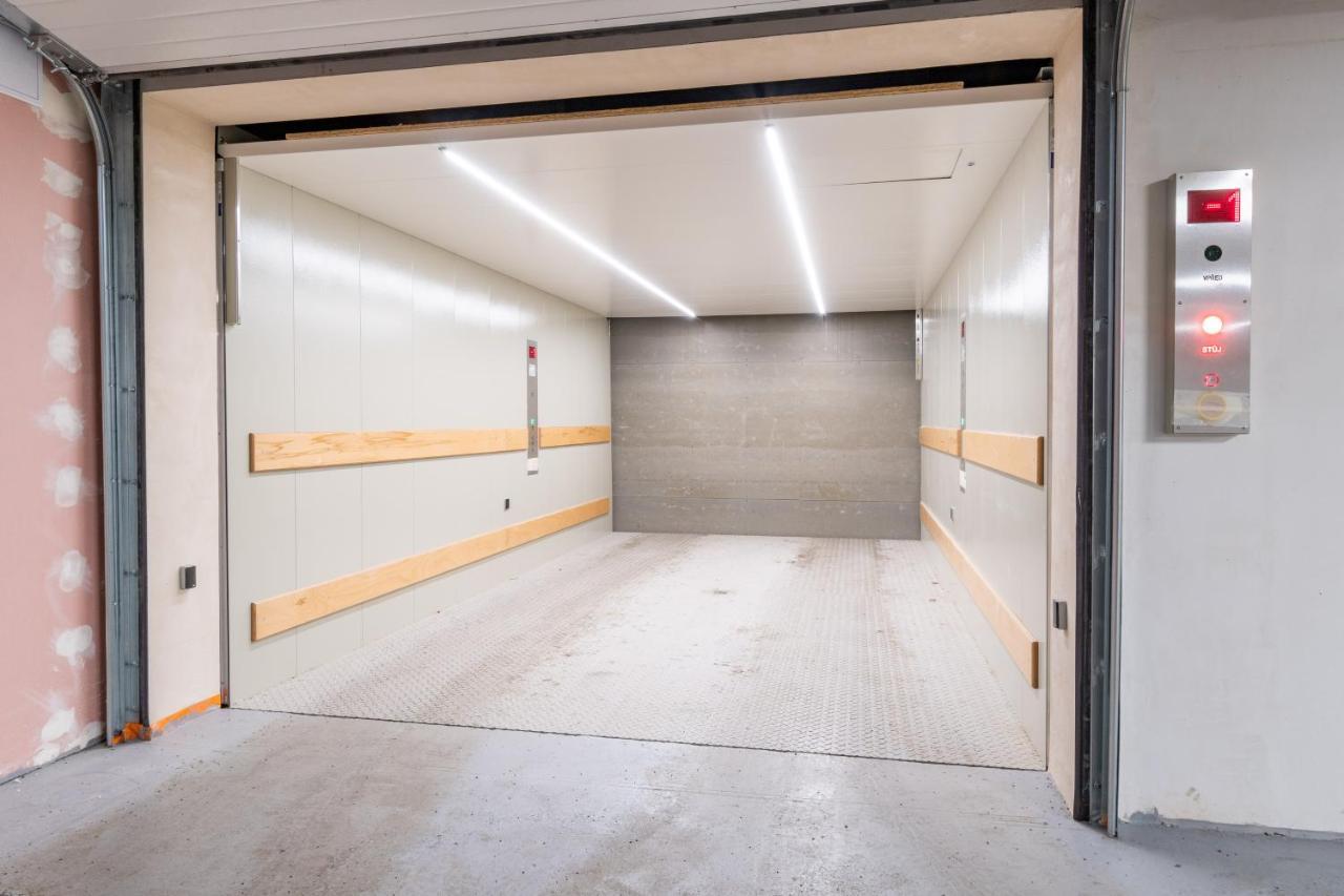Studio Brand New Apartment #28 In New Building With Free Parking In City Center プラハ エクステリア 写真