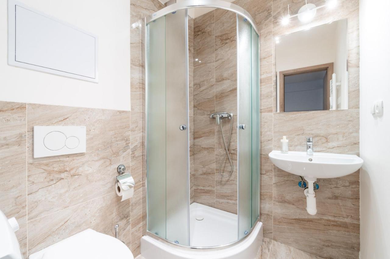 Studio Brand New Apartment #28 In New Building With Free Parking In City Center プラハ エクステリア 写真