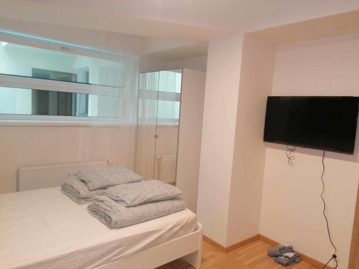 Studio Brand New Apartment #28 In New Building With Free Parking In City Center プラハ エクステリア 写真